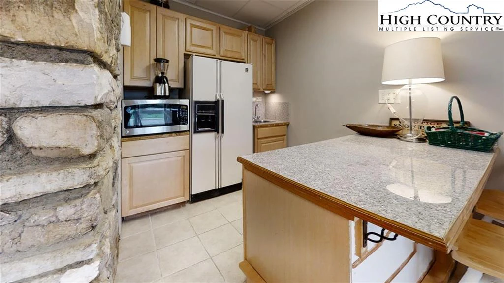 Image number 10 for the current listing