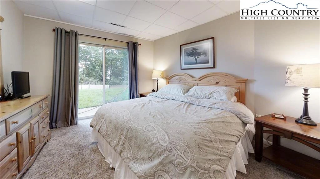 Image number 2 for the current listing