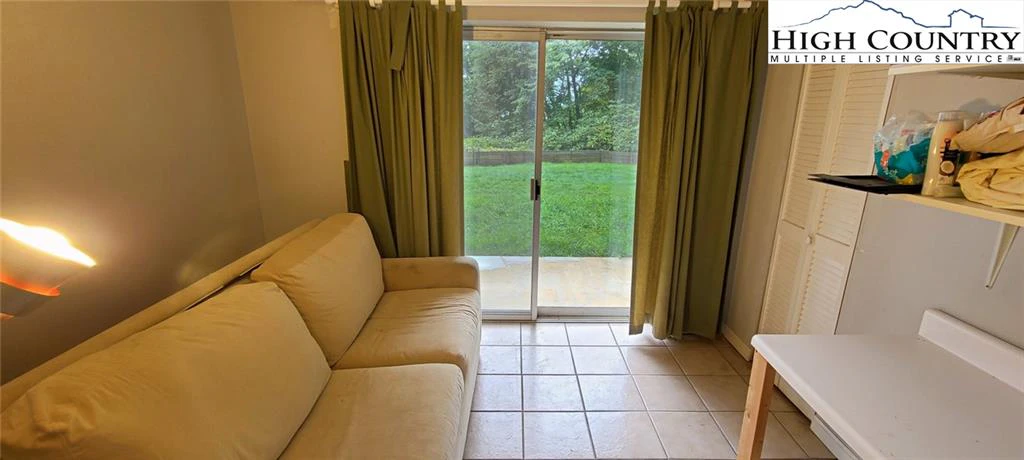 Image number 20 for the current listing