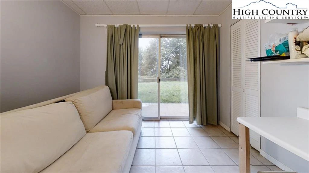 Image number 21 for the current listing