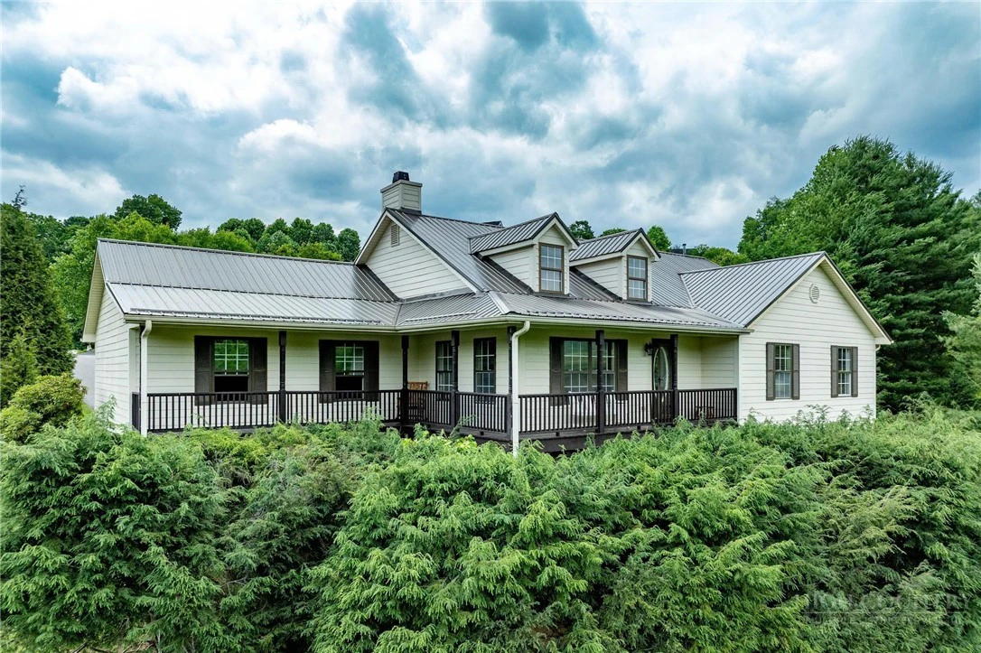 Image number 3 for the current listing