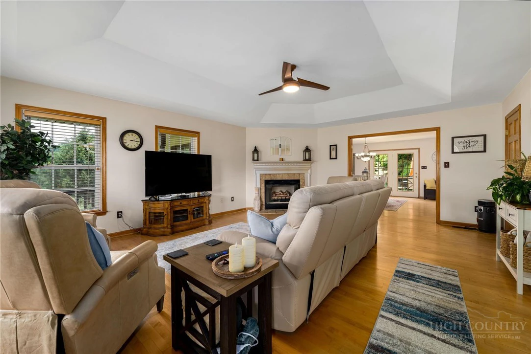 Image number 6 for the current listing