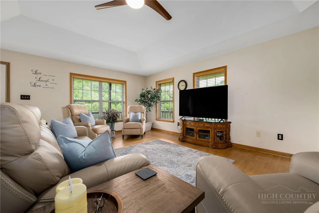 Image number 7 for the current listing