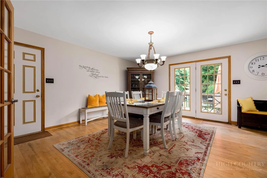 Image number 11 for the current listing