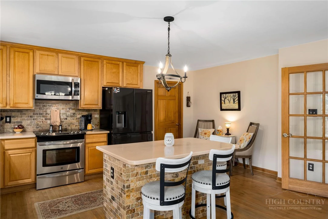 Image number 14 for the current listing