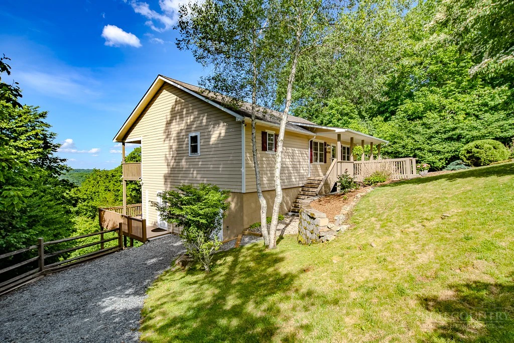 Image number 18 for the current listing