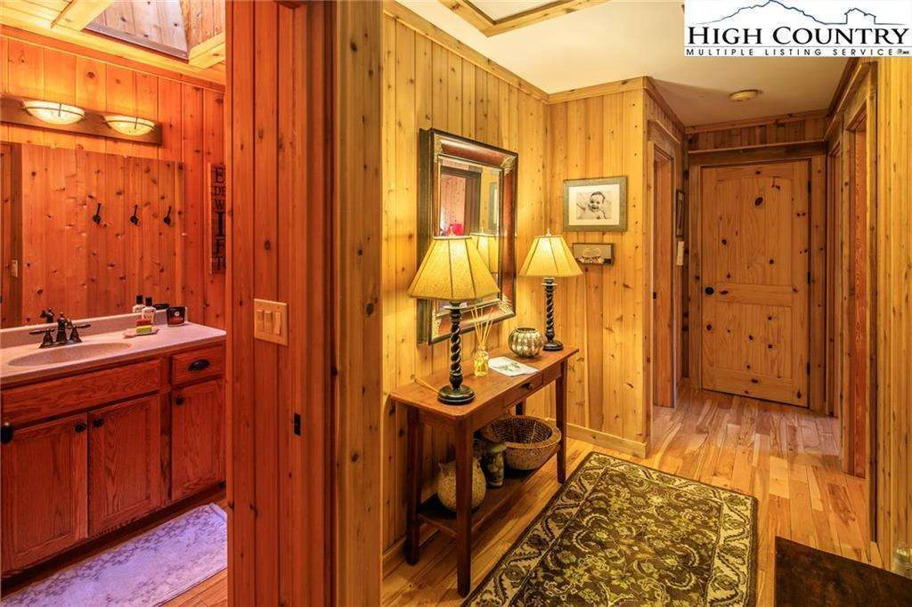 Image number 5 for the current listing