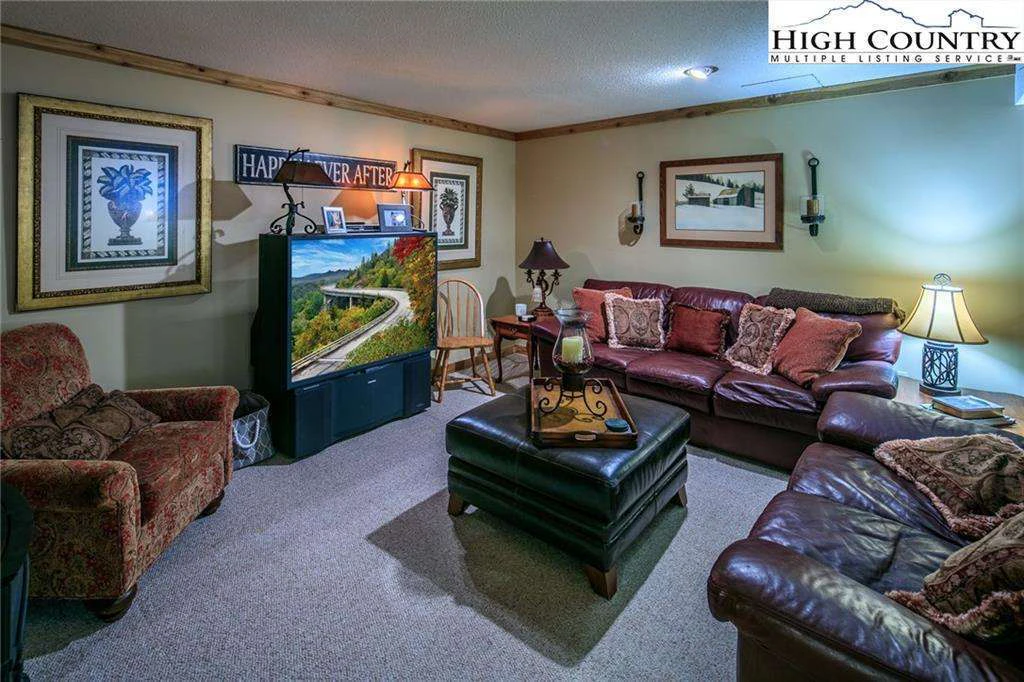 Image number 7 for the current listing
