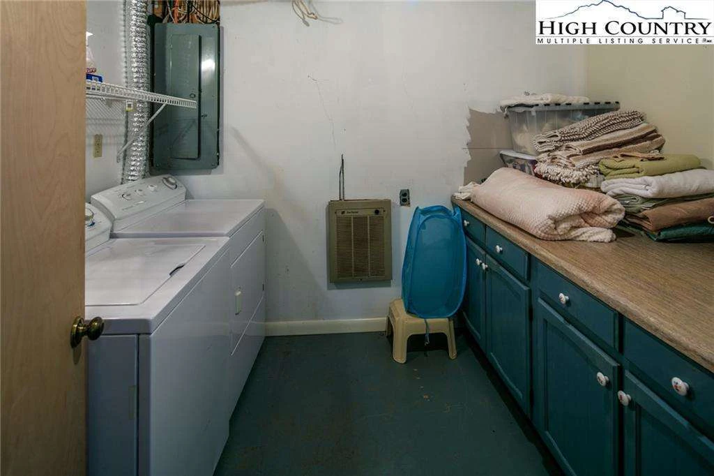 Image number 8 for the current listing