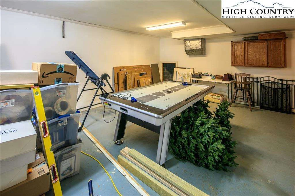 Image number 9 for the current listing
