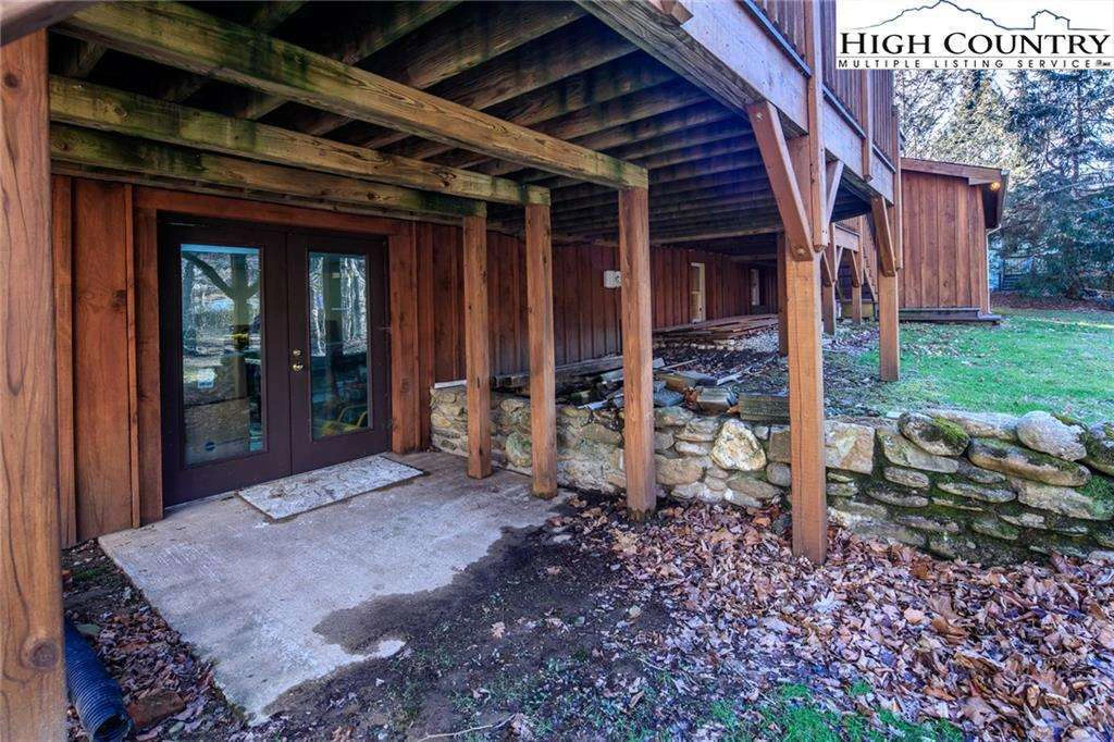 Image number 14 for the current listing