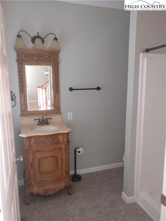 Image number 14 for the current listing