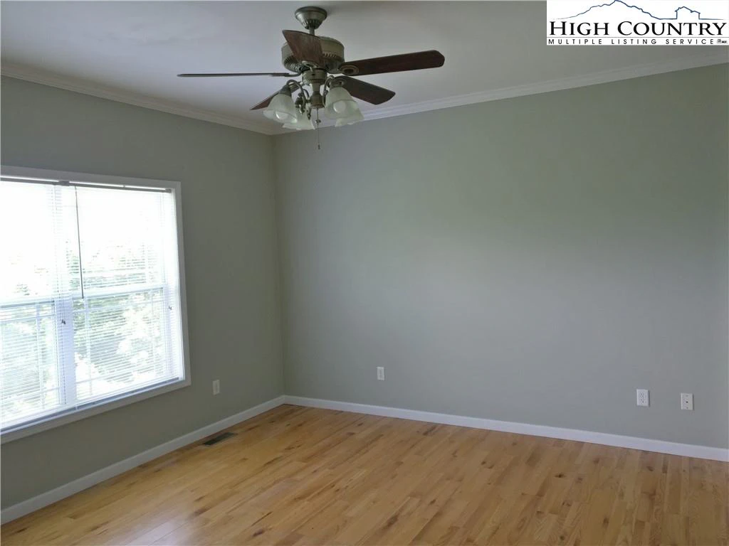 Image number 10 for the current listing