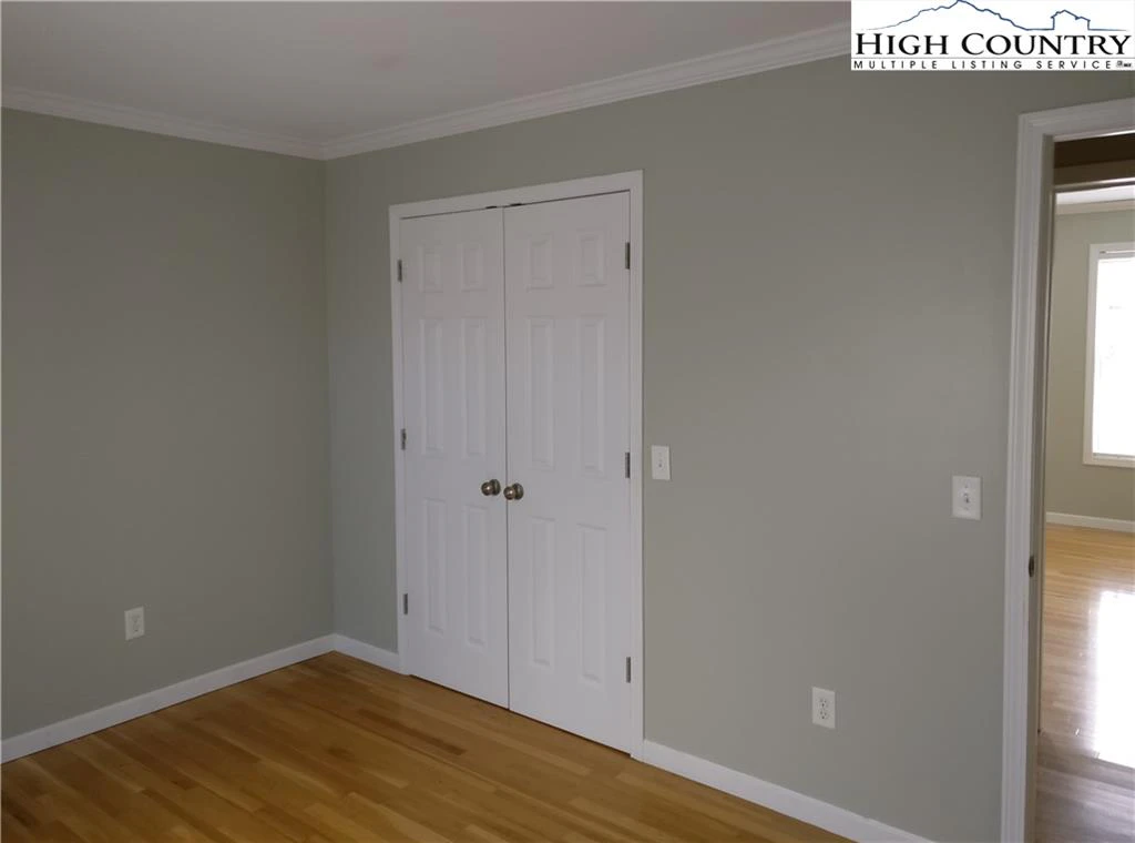 Image number 7 for the current listing