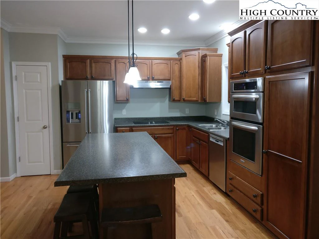 Image number 20 for the current listing