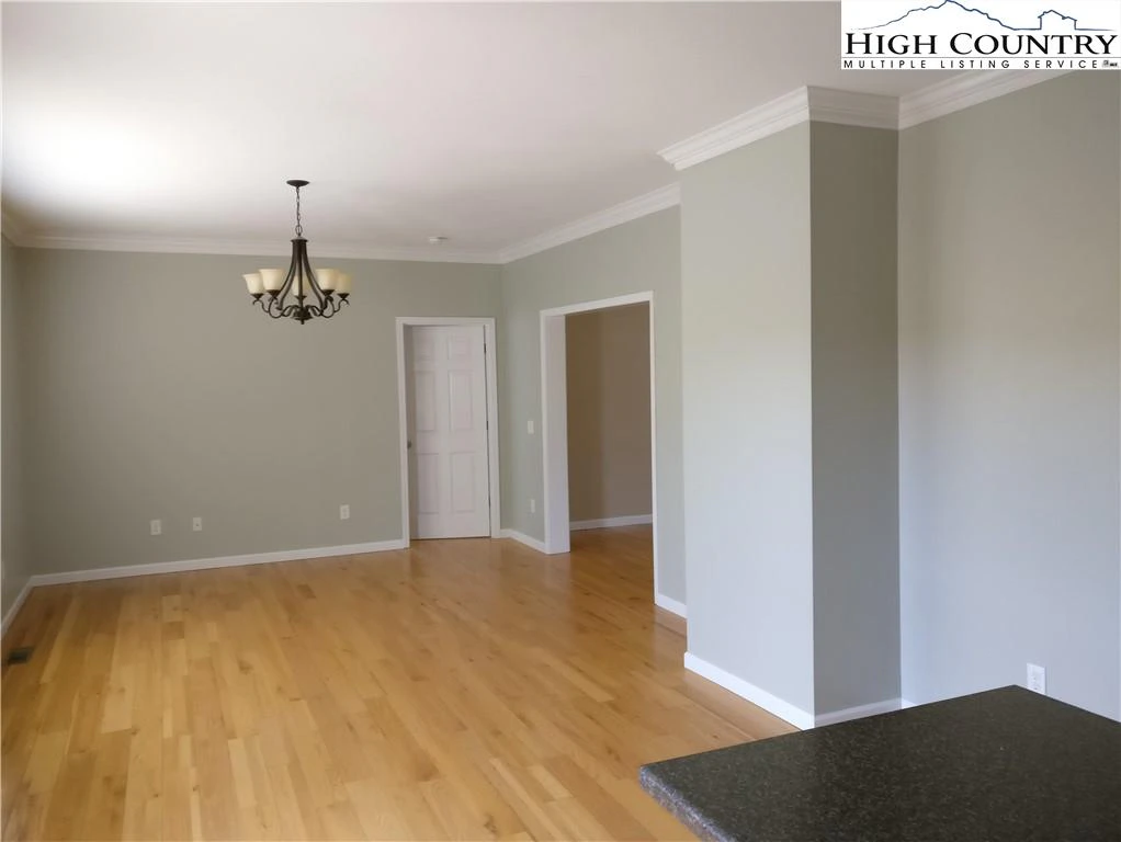 Image number 18 for the current listing