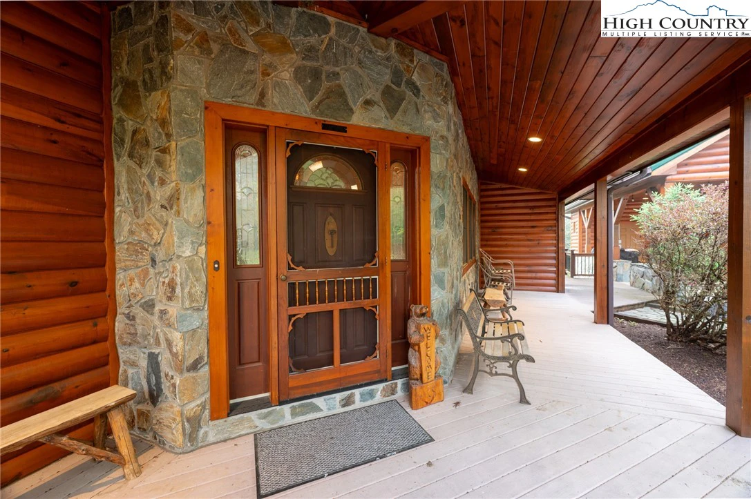 Image number 17 for the current listing