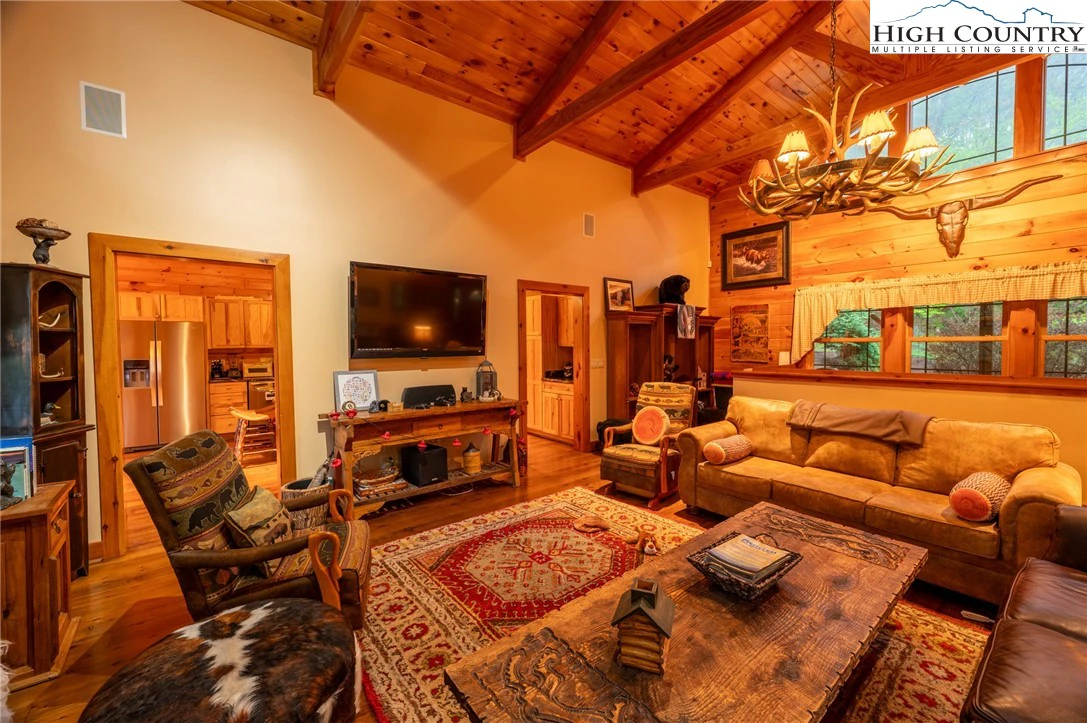 Image number 15 for the current listing