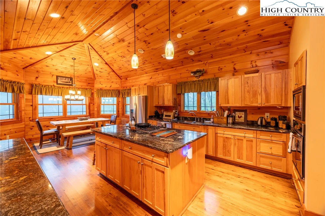 Image number 13 for the current listing