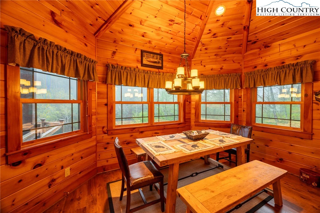 Image number 12 for the current listing