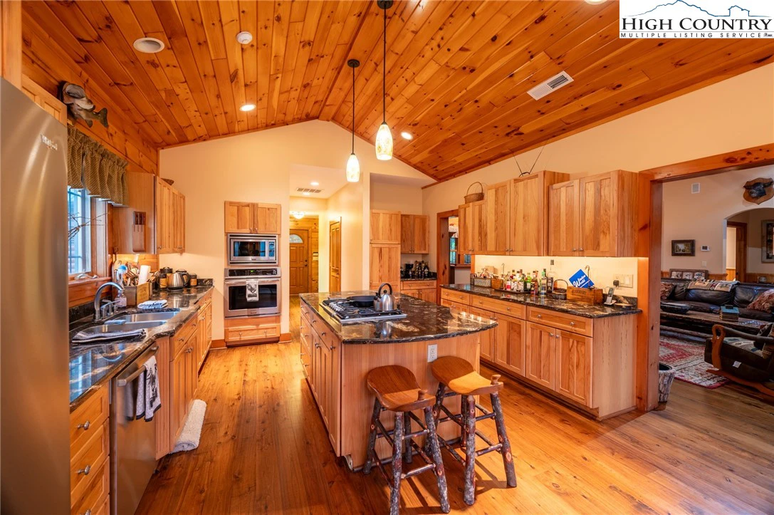 Image number 11 for the current listing
