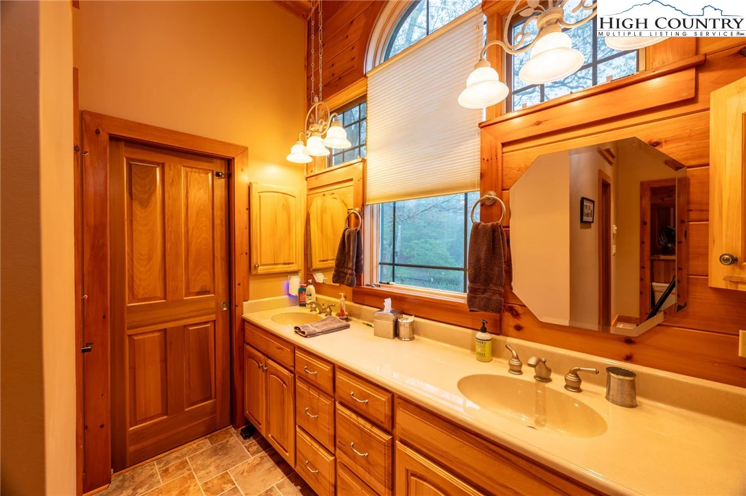 Image number 7 for the current listing