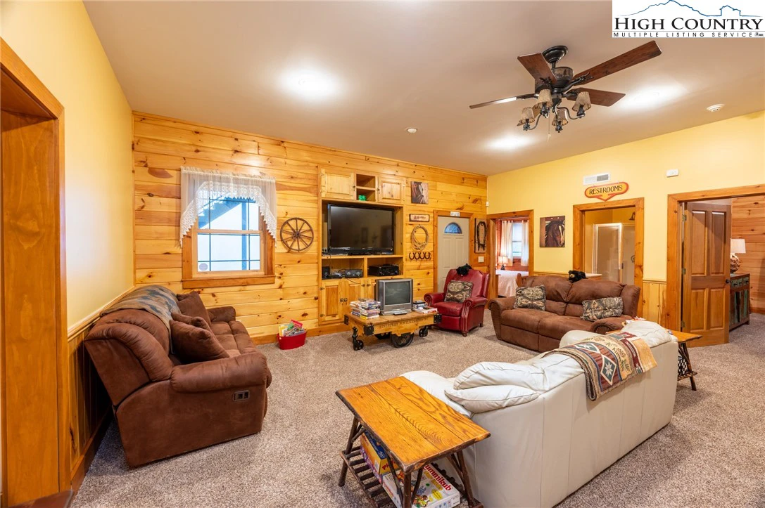 Image number 4 for the current listing