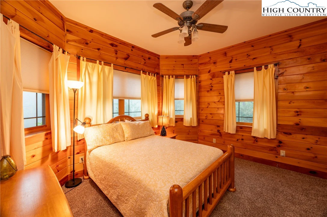 Image number 3 for the current listing