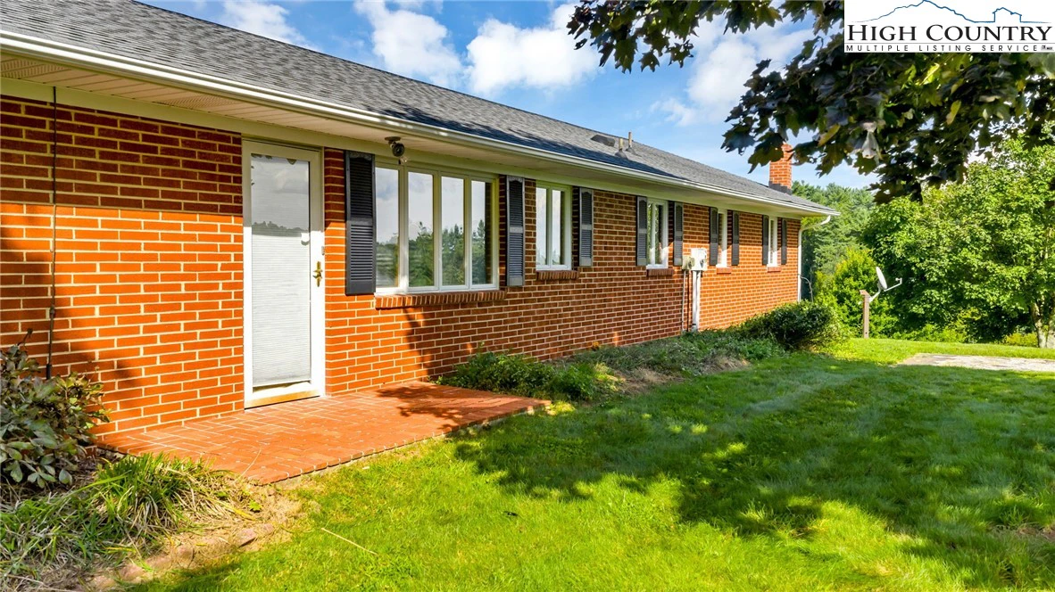 Image number 14 for the current listing