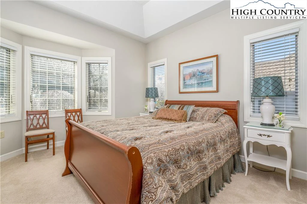 Image number 5 for the current listing