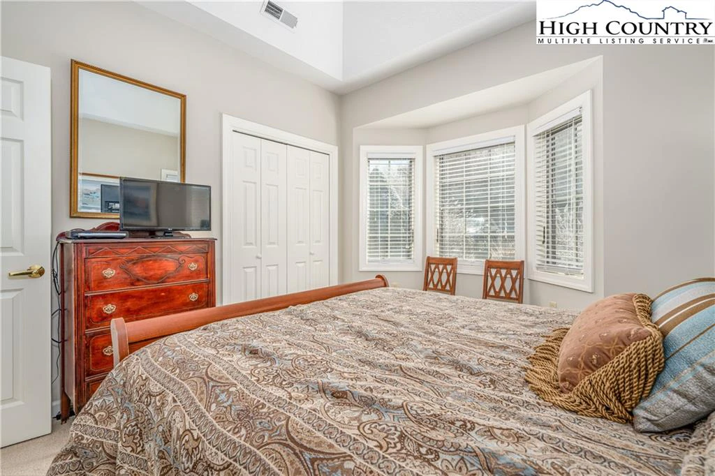 Image number 6 for the current listing