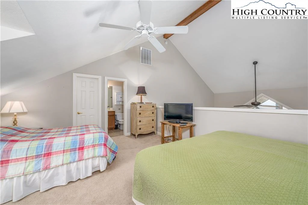 Image number 9 for the current listing