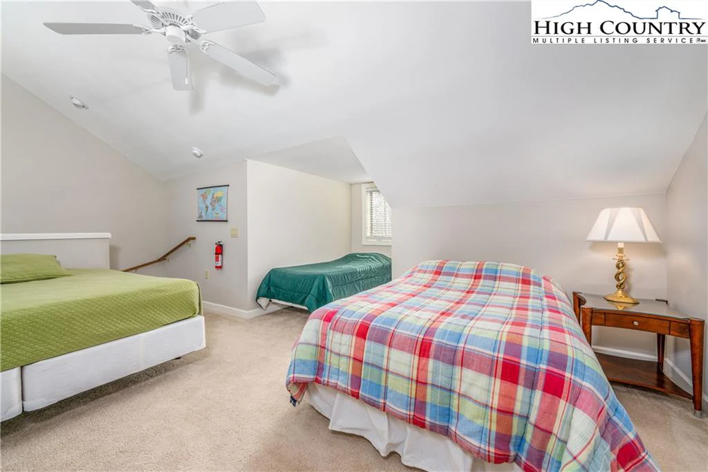 Image number 11 for the current listing
