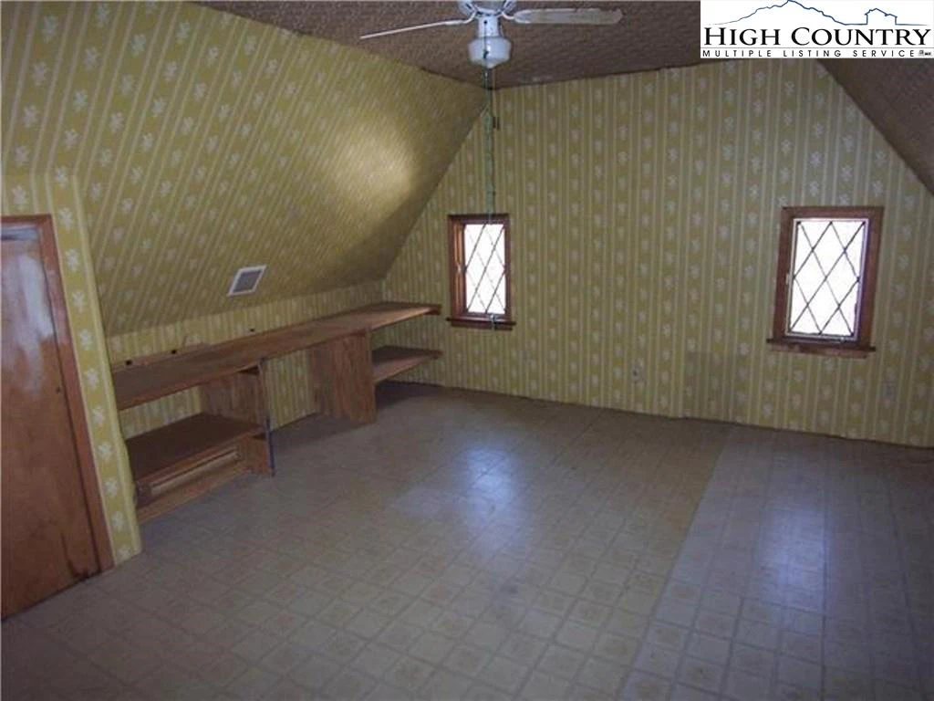 Image number 7 for the current listing