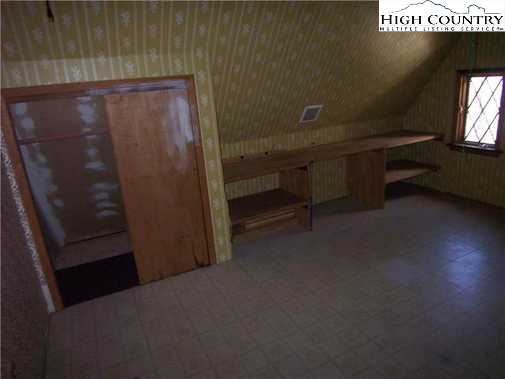 Image number 6 for the current listing