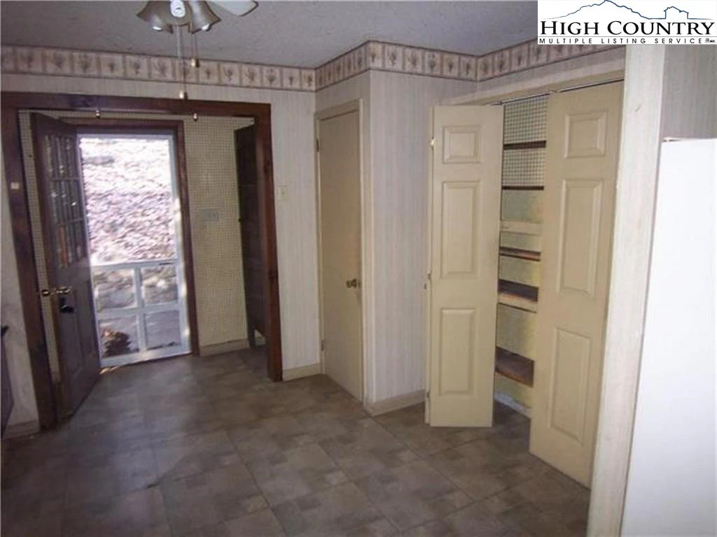 Image number 15 for the current listing