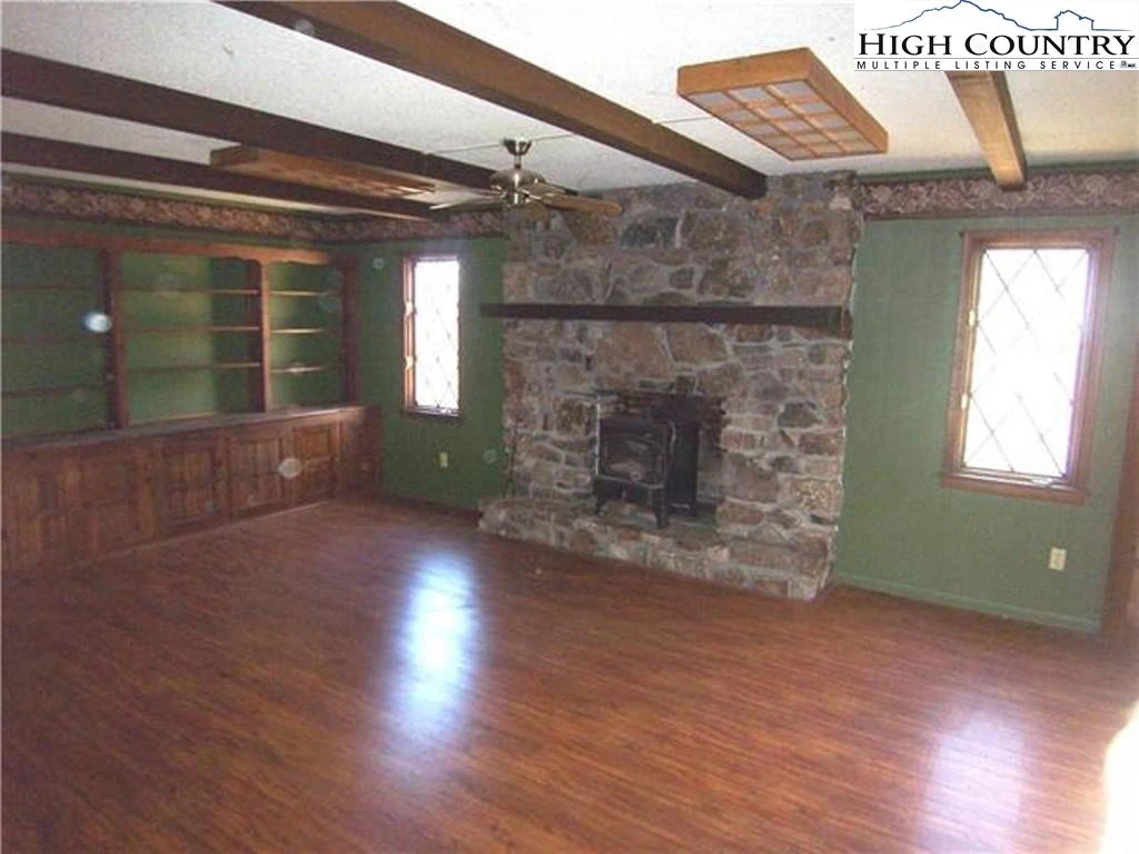 Image number 14 for the current listing