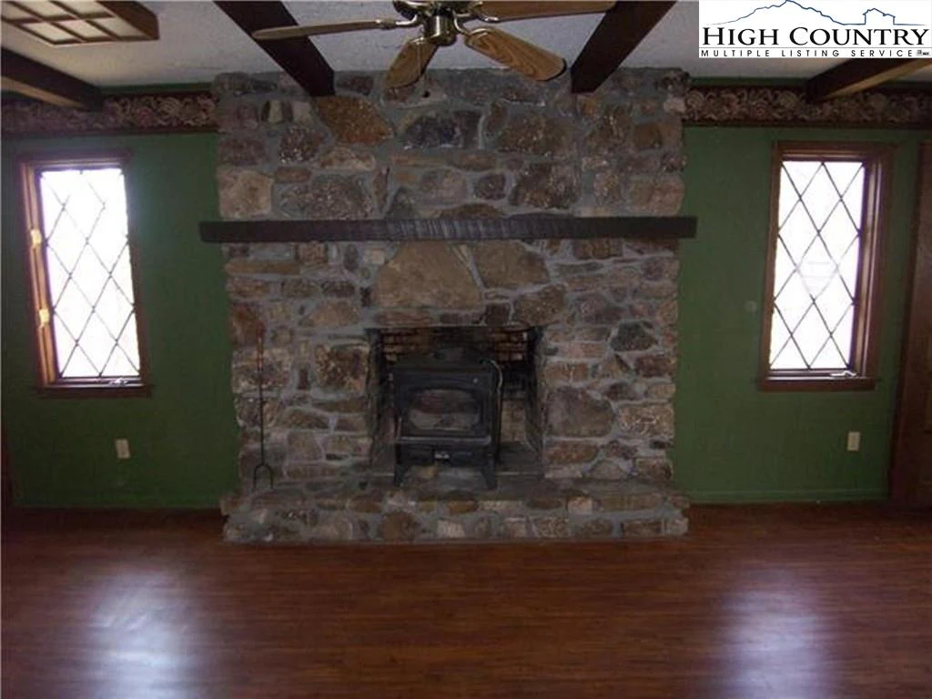 Image number 13 for the current listing