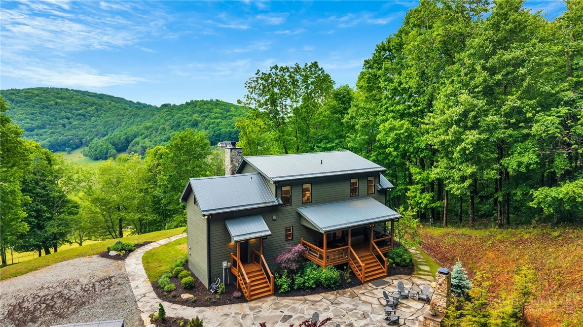 Image number 1 for the current listing