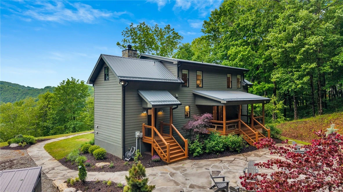 Image number 2 for the current listing