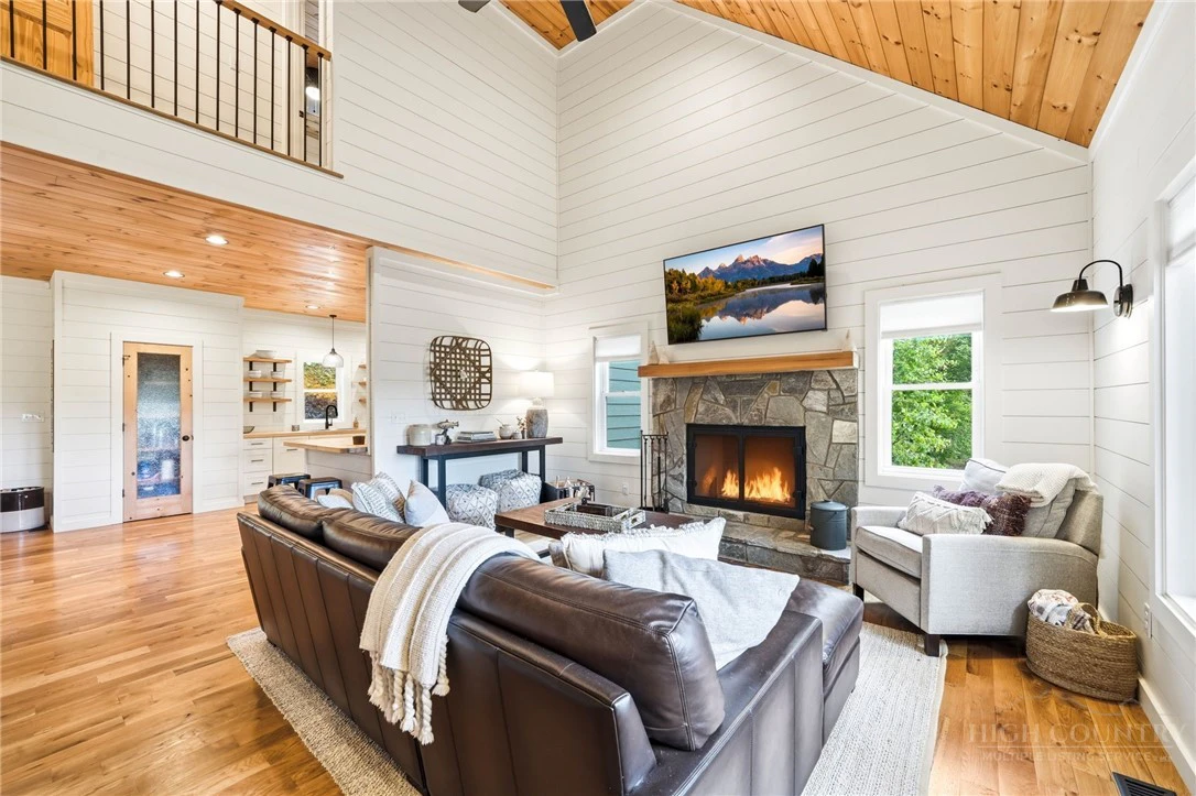 Image number 8 for the current listing