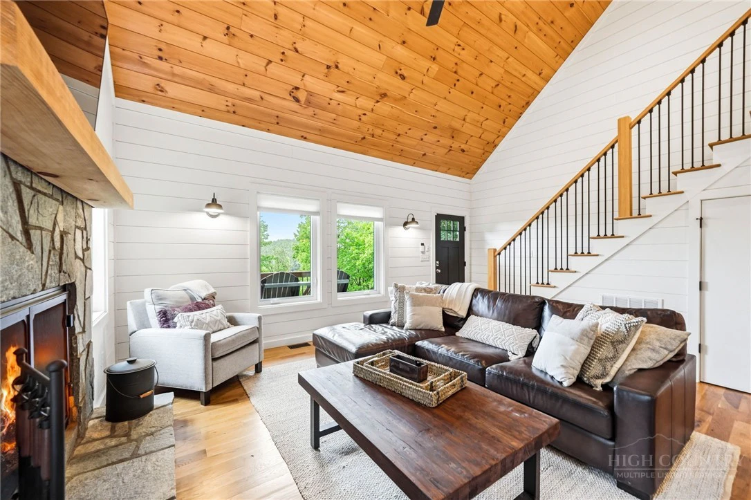 Image number 10 for the current listing