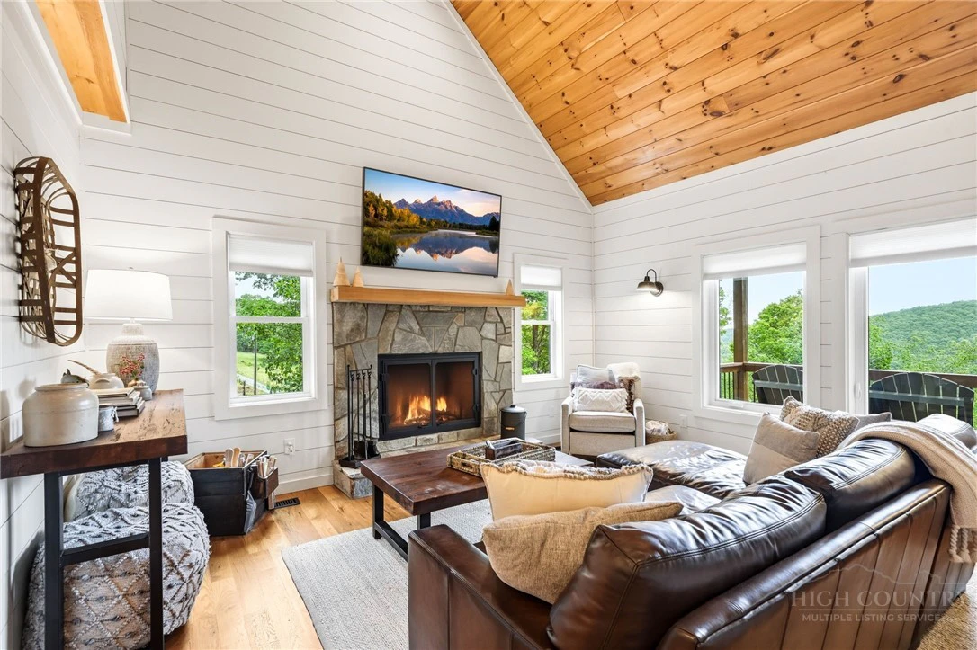 Image number 11 for the current listing