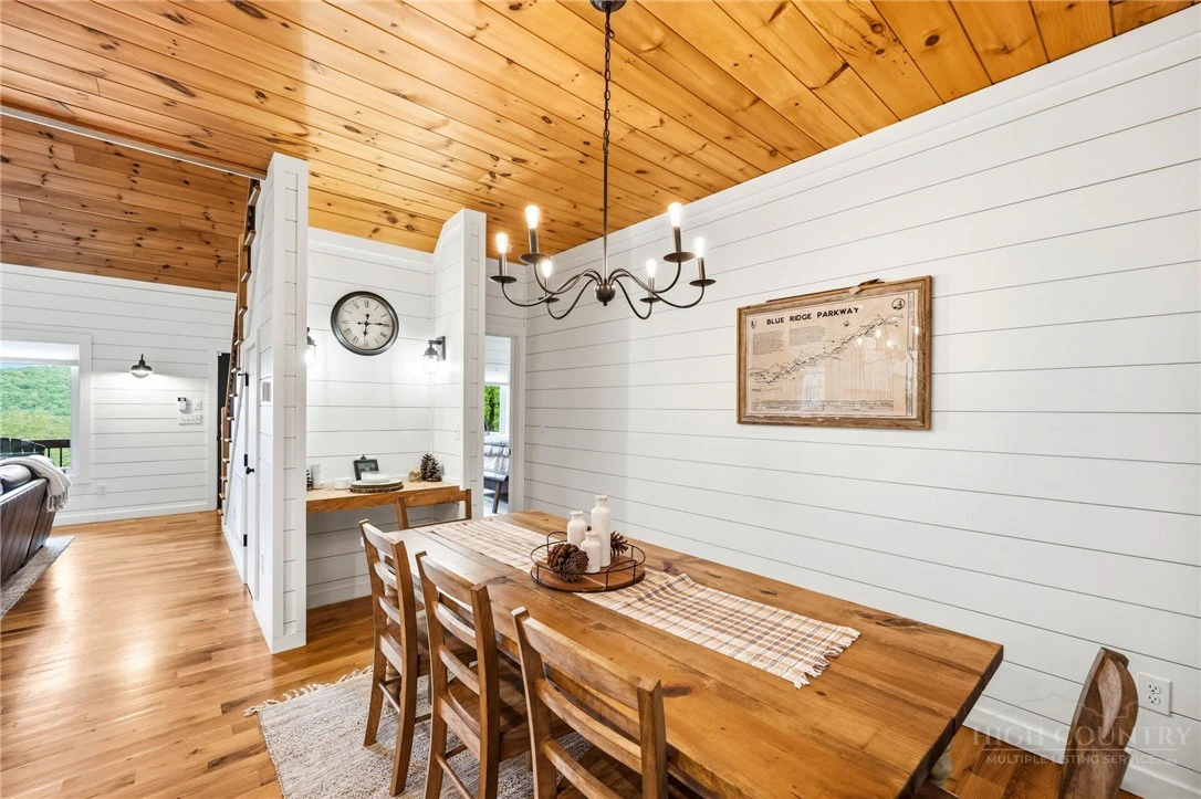 Image number 14 for the current listing