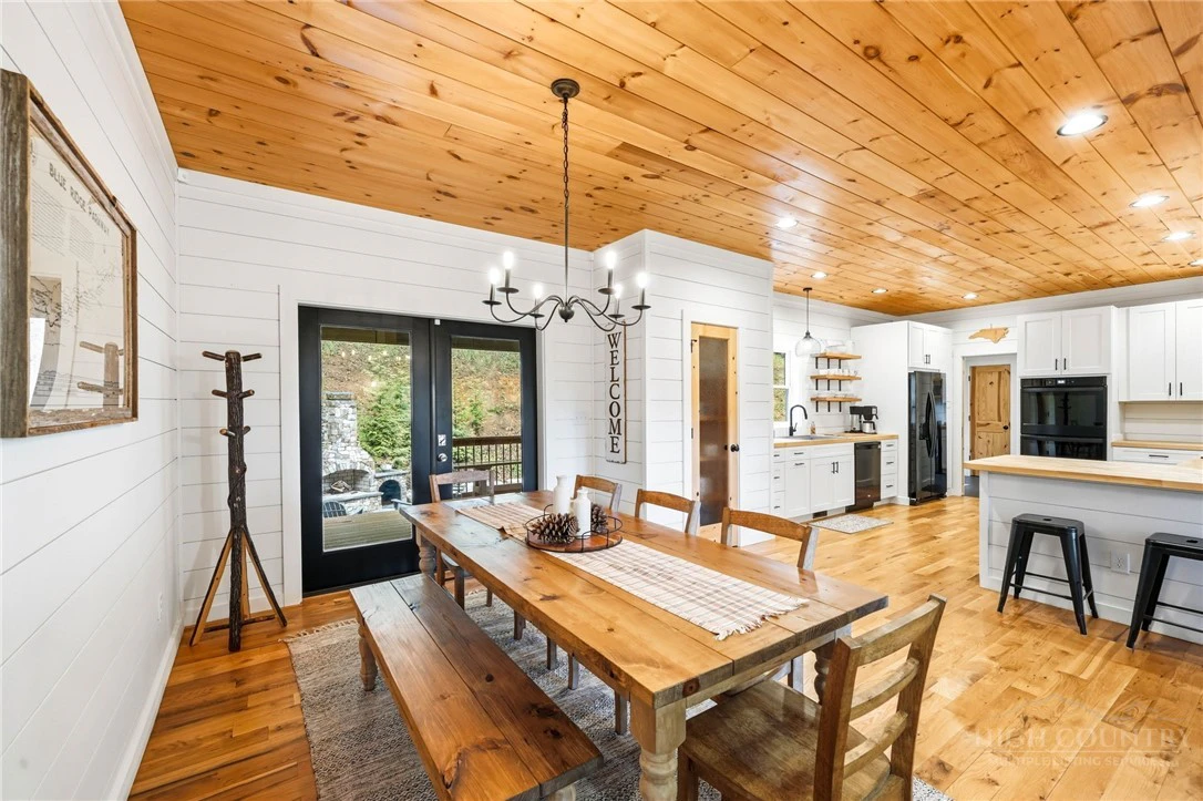 Image number 15 for the current listing