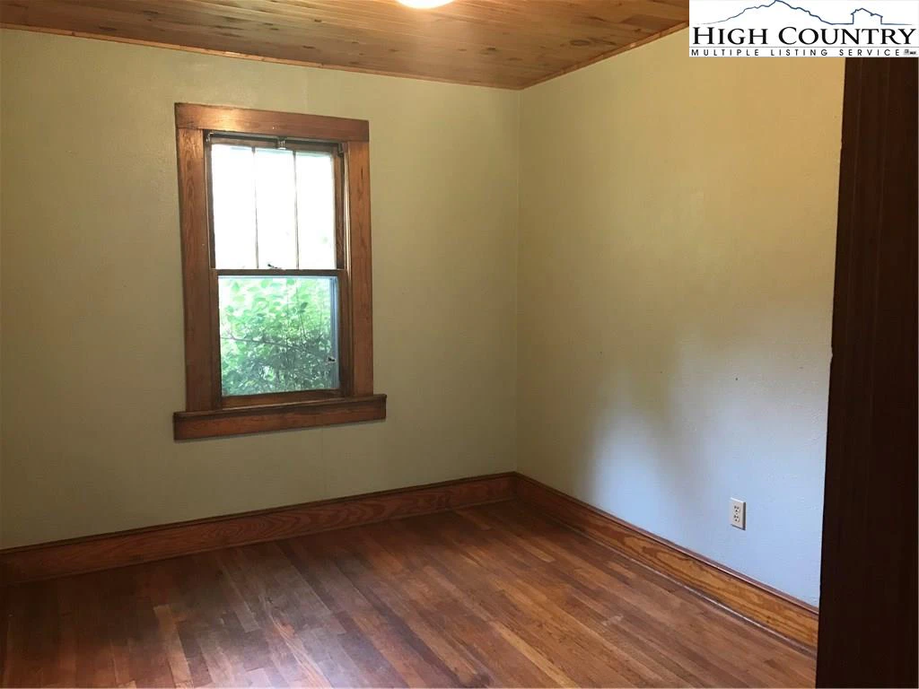 Image number 2 for the current listing