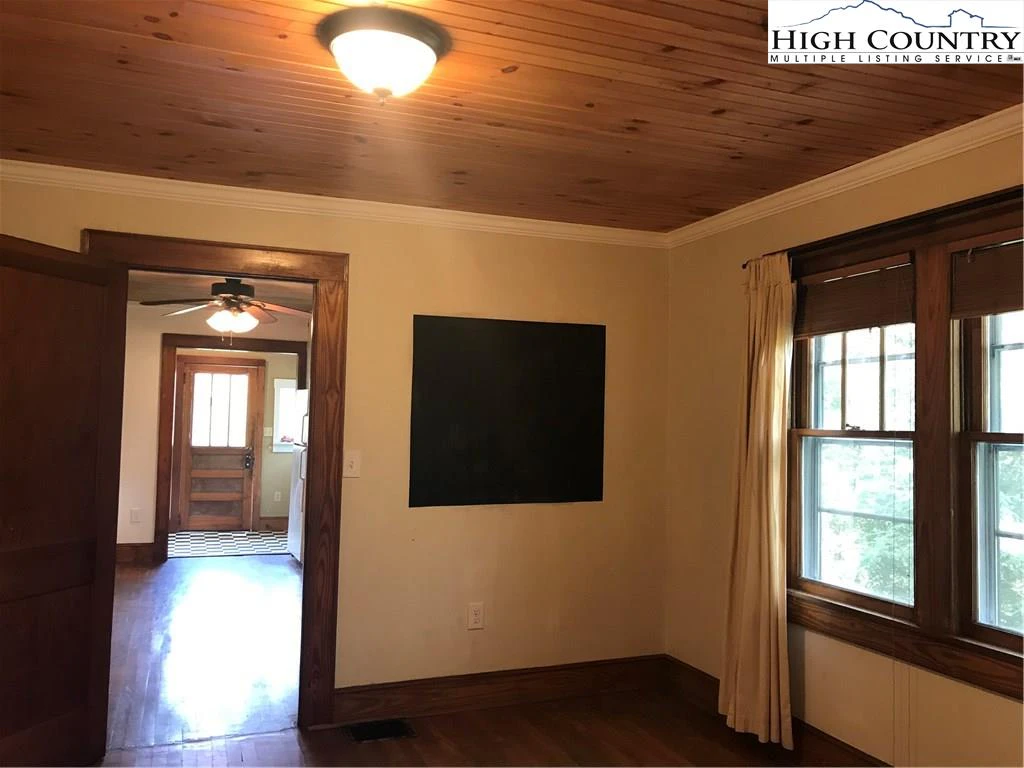 Image number 13 for the current listing
