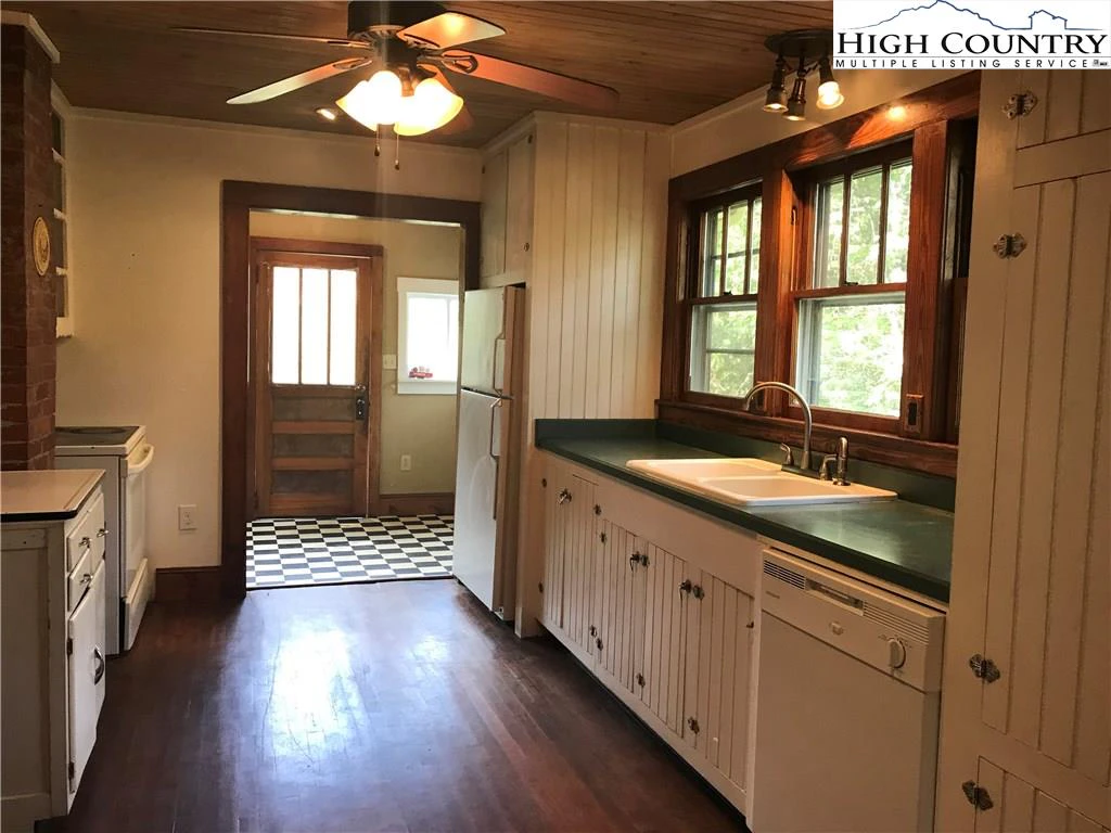 Image number 12 for the current listing
