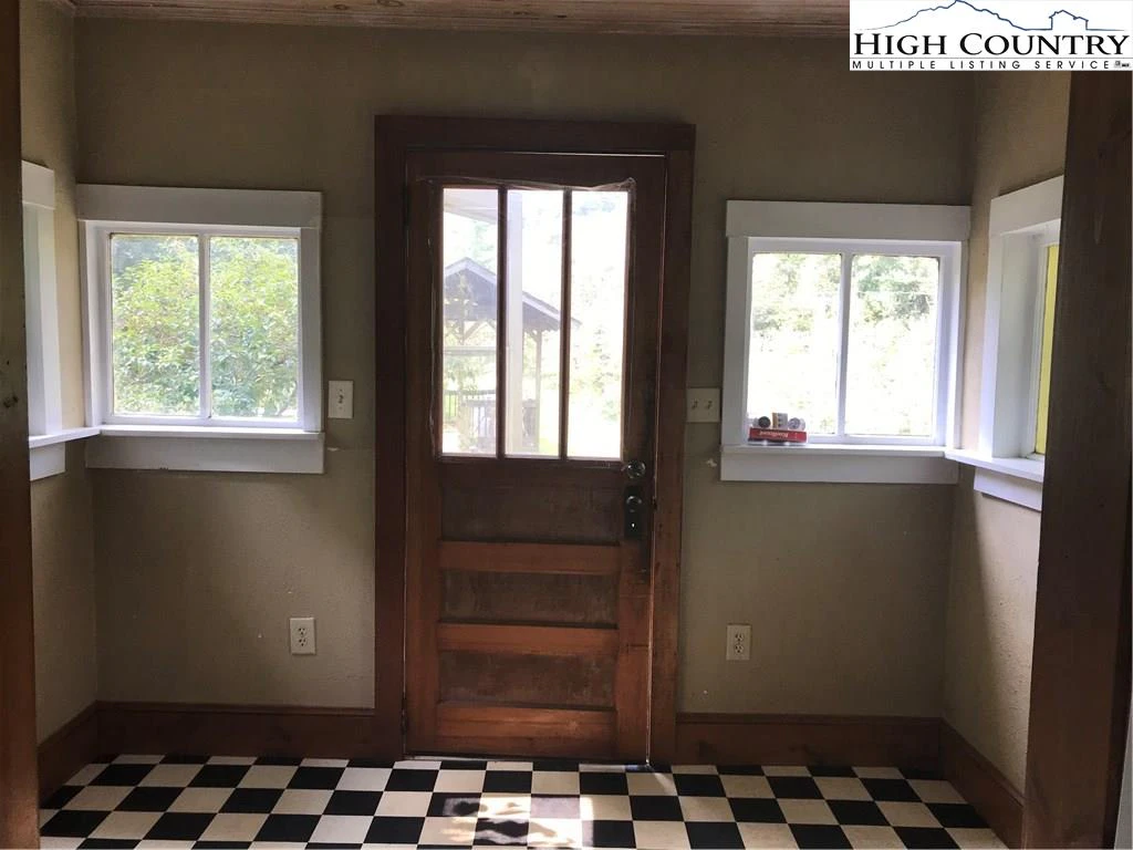 Image number 11 for the current listing