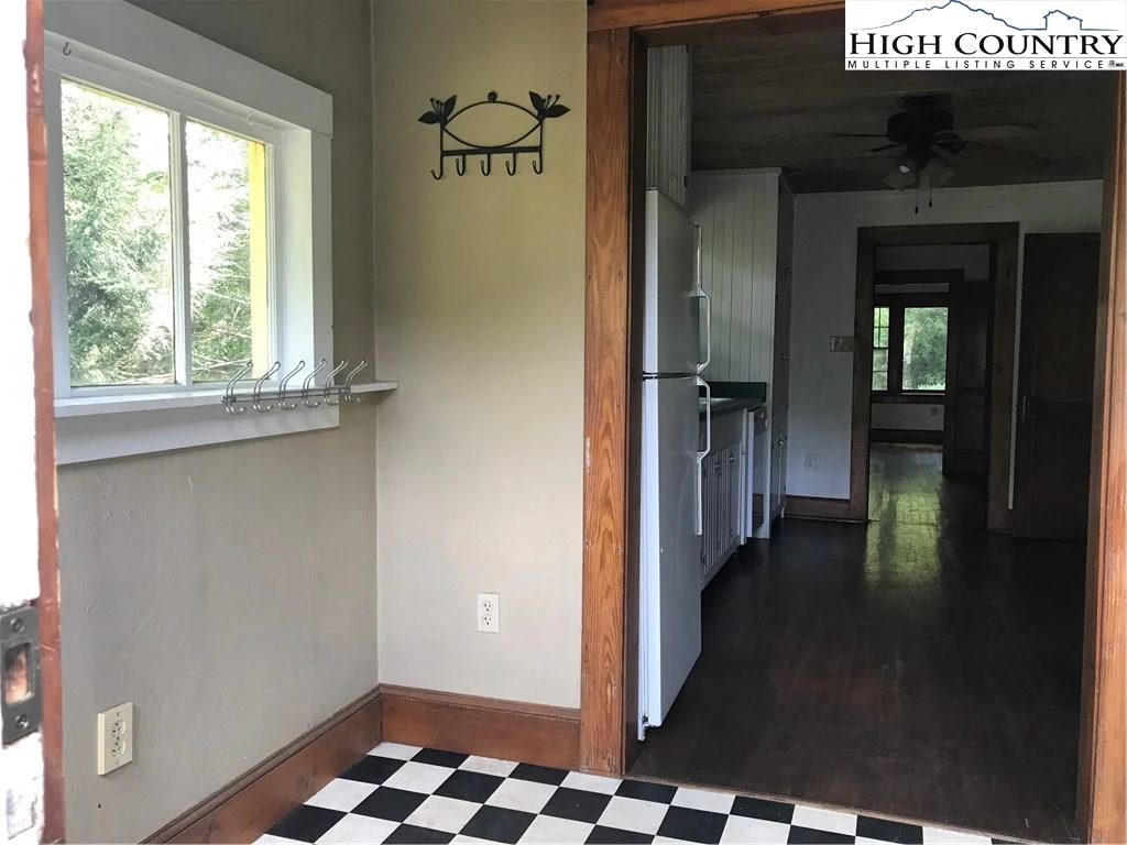 Image number 10 for the current listing